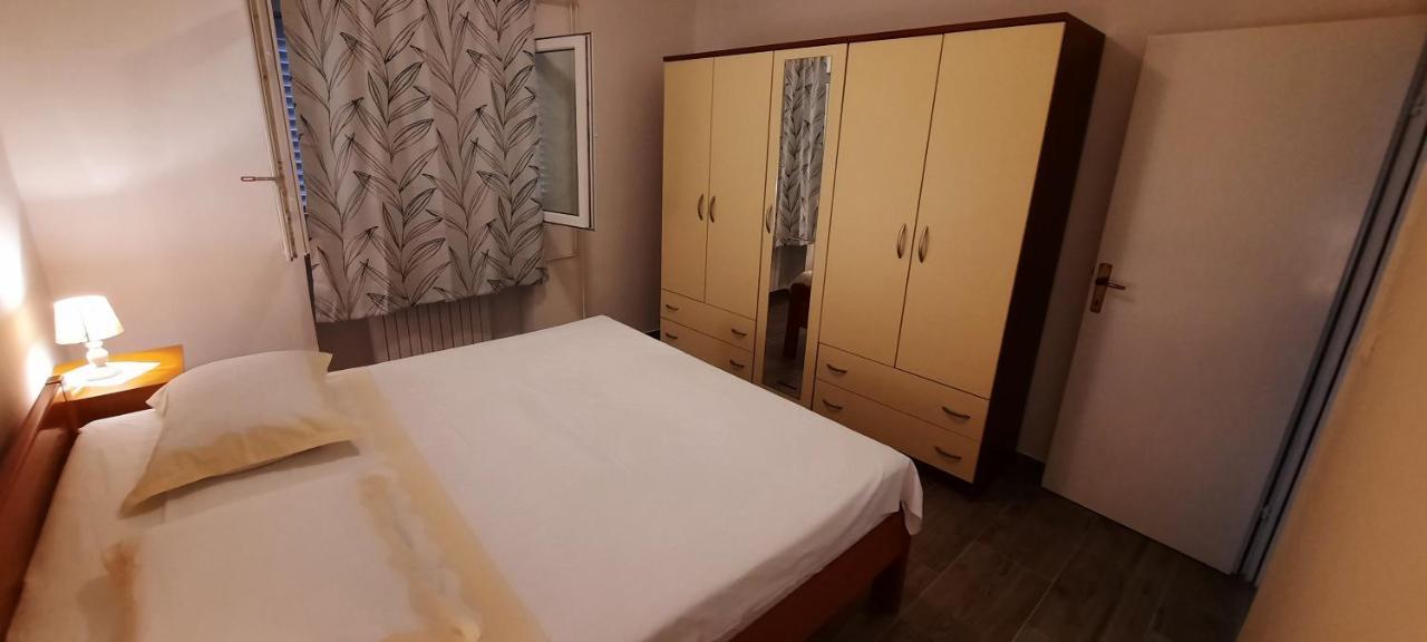 Apartmani "Alenka" Primošten Eksteriør billede