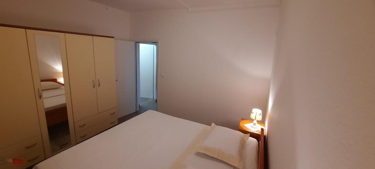 Apartmani "Alenka" Primošten Eksteriør billede