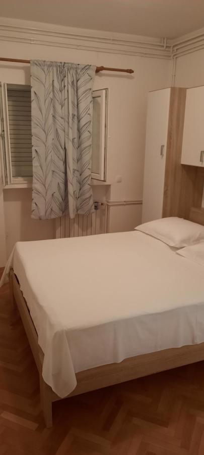 Apartmani "Alenka" Primošten Eksteriør billede