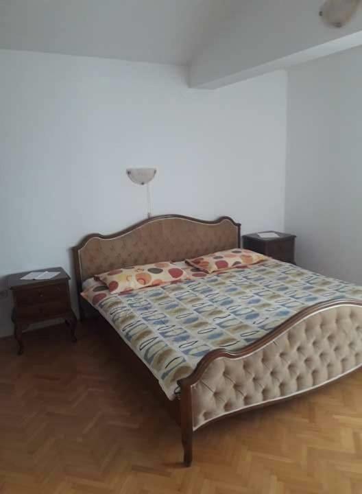 Apartmani "Alenka" Primošten Eksteriør billede